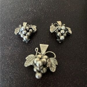 vintage Taxco, Mexico, sterling silver grape jewelry Brooch And Clip Earring Set